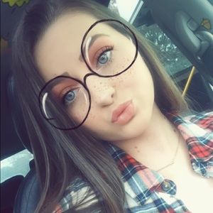 Meet your Posher, Leah